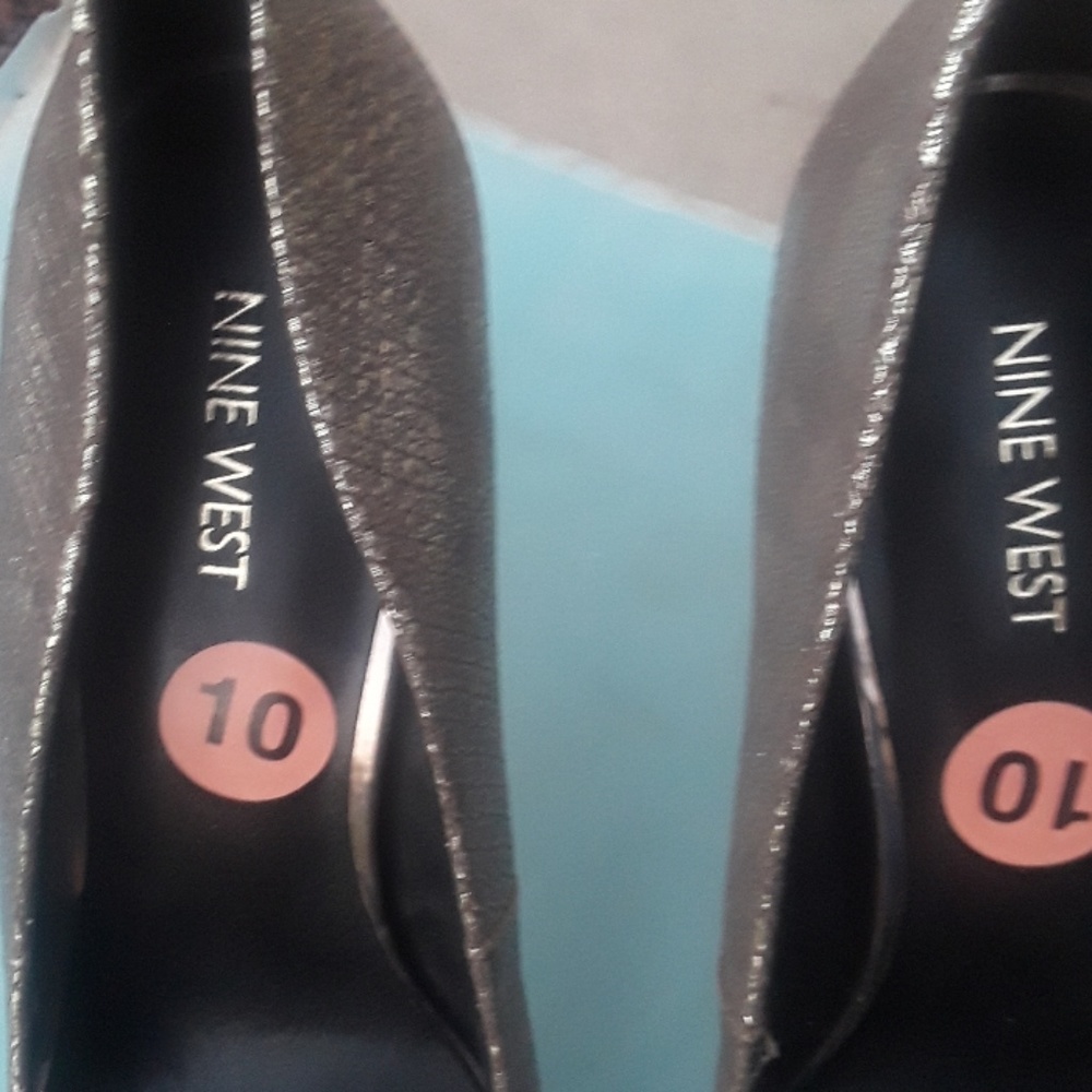 Shoes - Picture 4 of 4